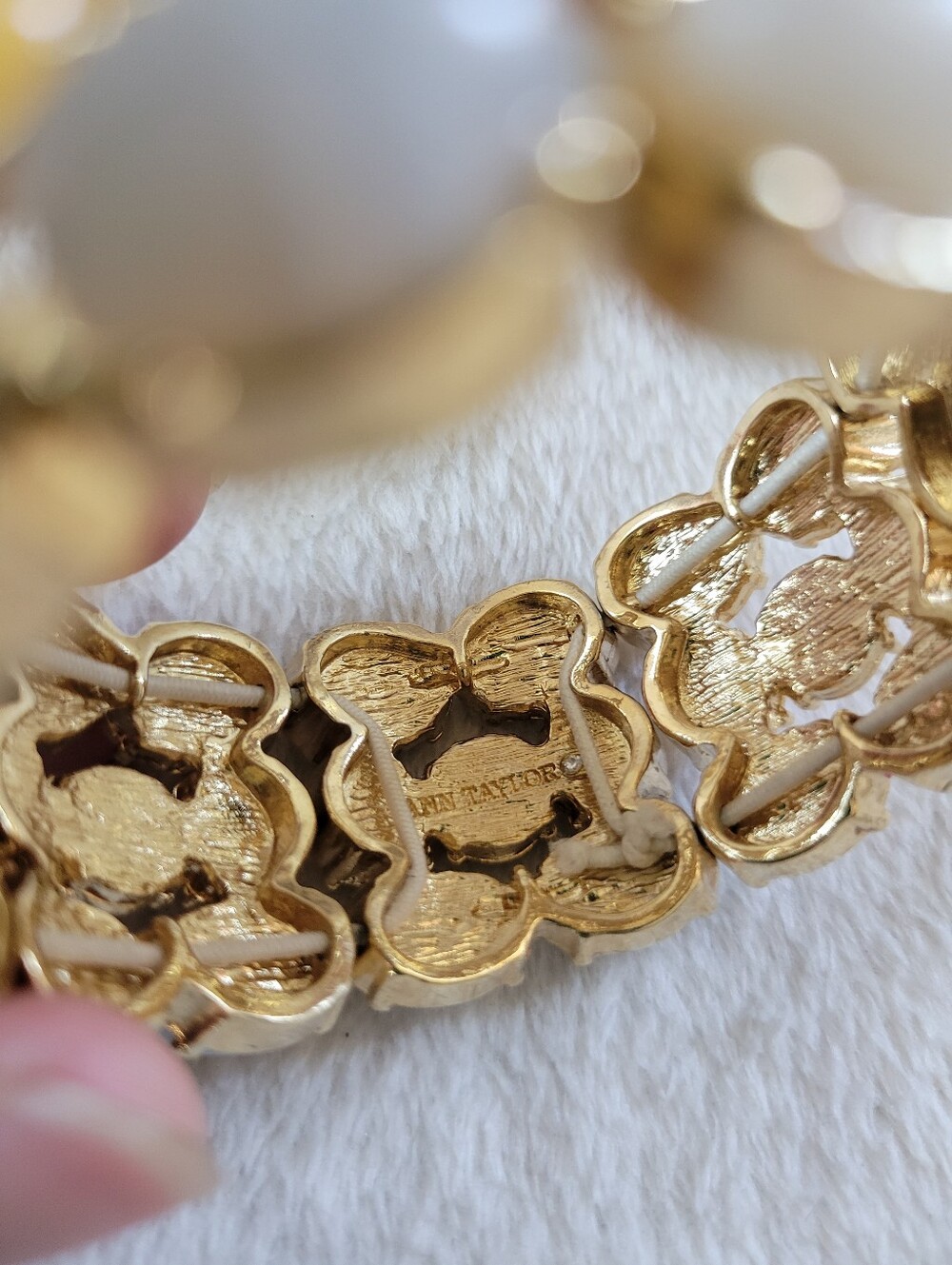 Ann Taylor | NWOT Pretty Gold Tone Multi-Row Cabochan VTG Stretch Bracelet - Picture 3 of 10